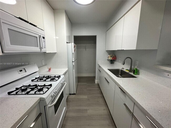 Building Photo - 15330 SW 106th Terrace