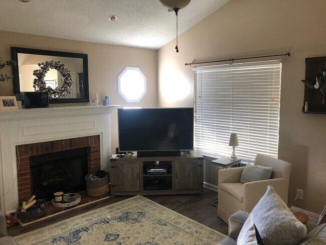 Building Photo - Beautiful 2 Bedroom in Simpsonville