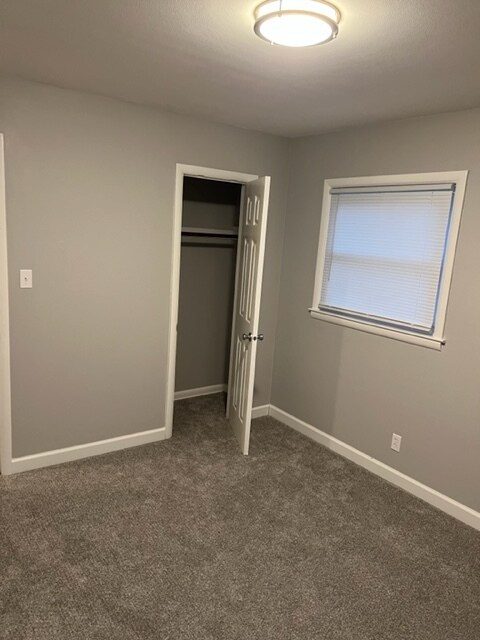 Building Photo - 4415 S 5th Plz