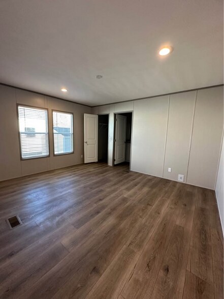 Building Photo - 10301 SE 29th St