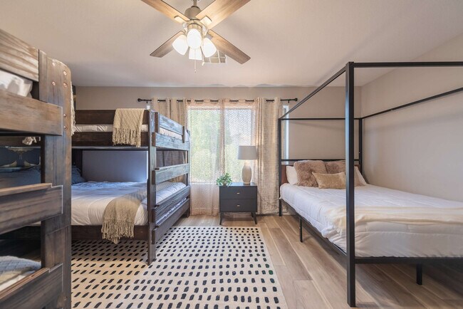 Building Photo - 5924 E Woodridge Dr