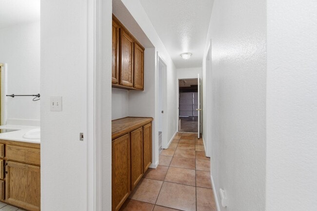 Building Photo - Olivehurst Living: 4 Beds, 2 Baths with Easy Commuting