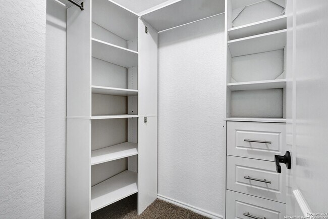 Building Photo - 10511 Cosmos Canyon