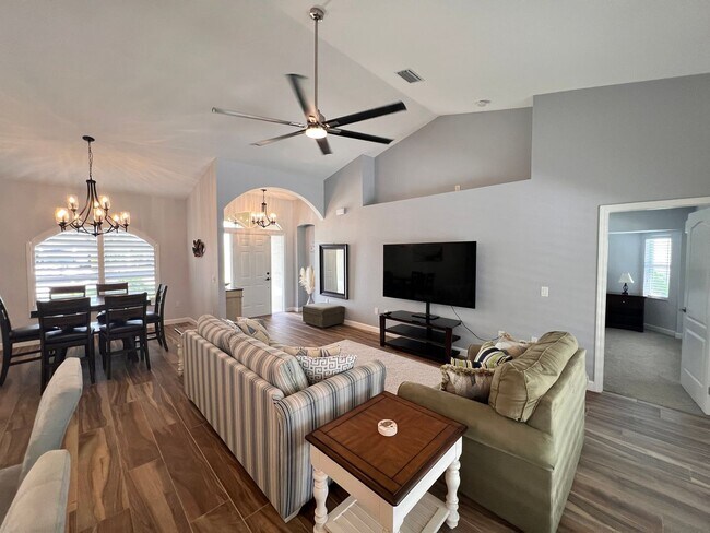 Building Photo - Waterfront Paradise in Punta Gorda Isles –...