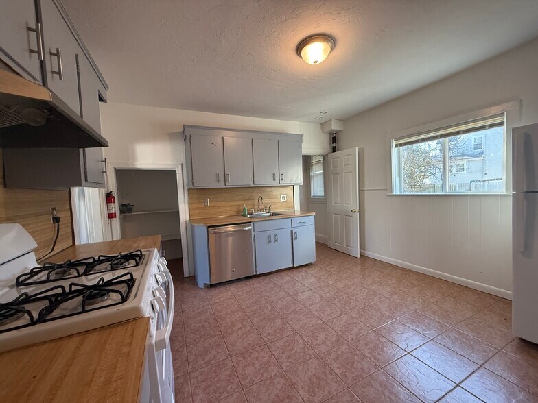 Building Photo - 1 Nelson St