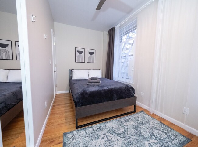 Building Photo - 230 W 113th St