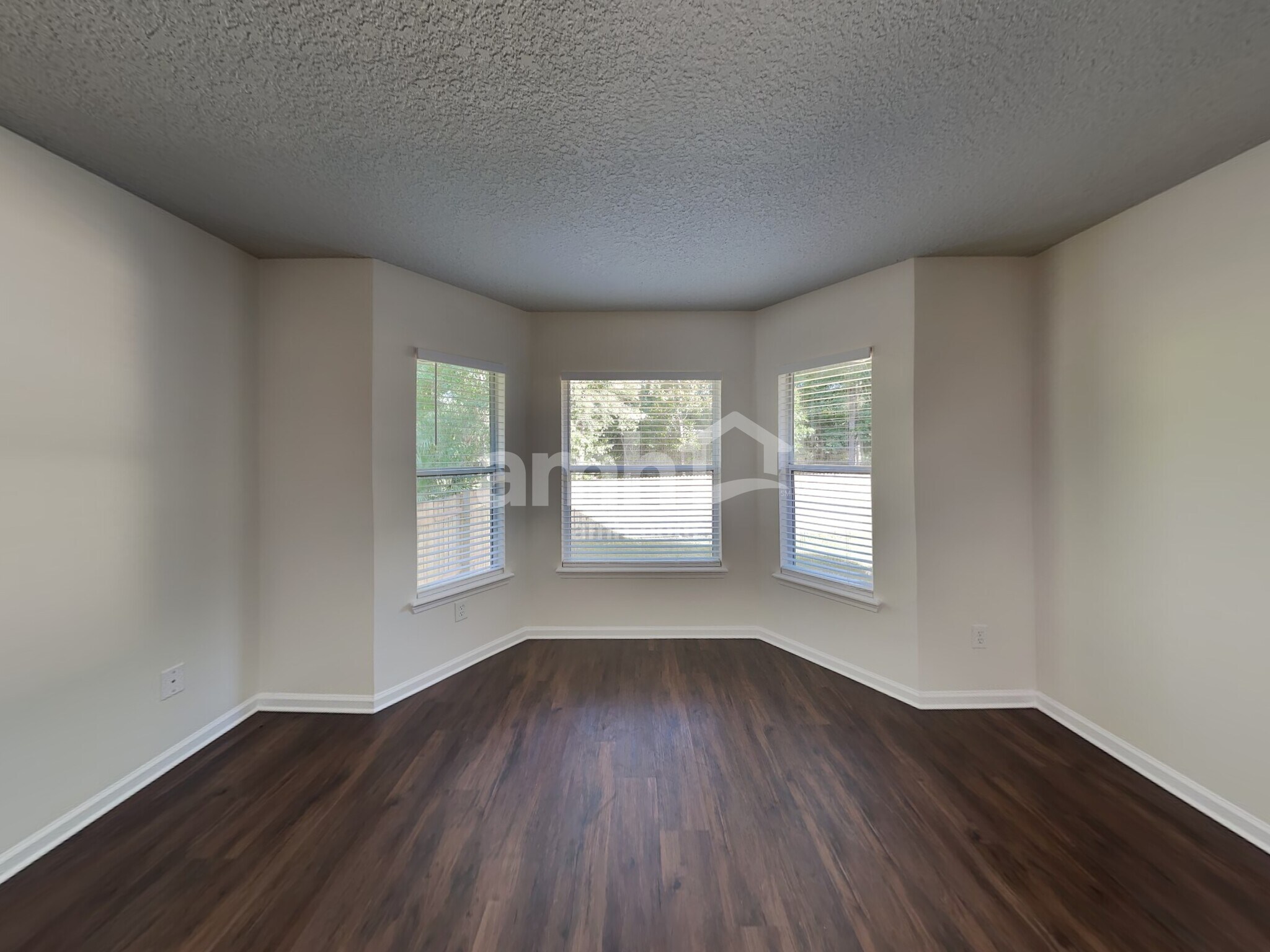 Building Photo - 1411 Samantha Cir S