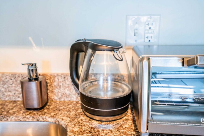 Building Photo - 333 E Roosevelt St