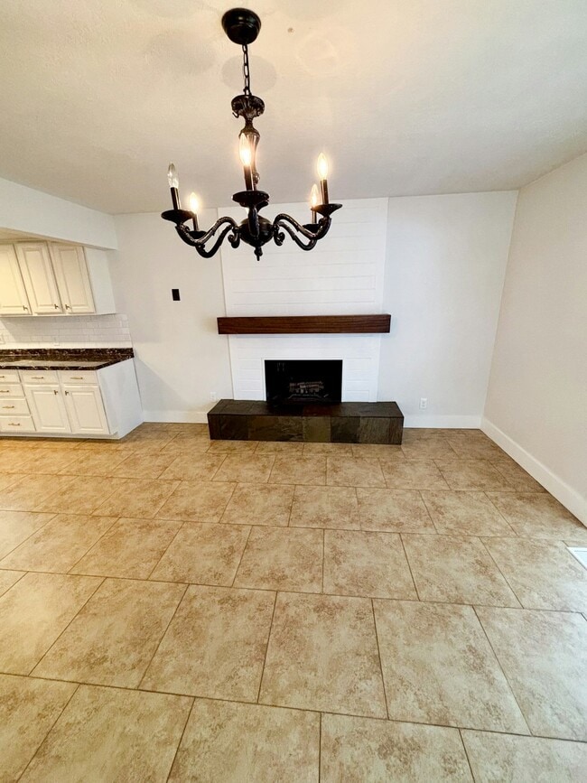 Building Photo - 1657 N 645 W St