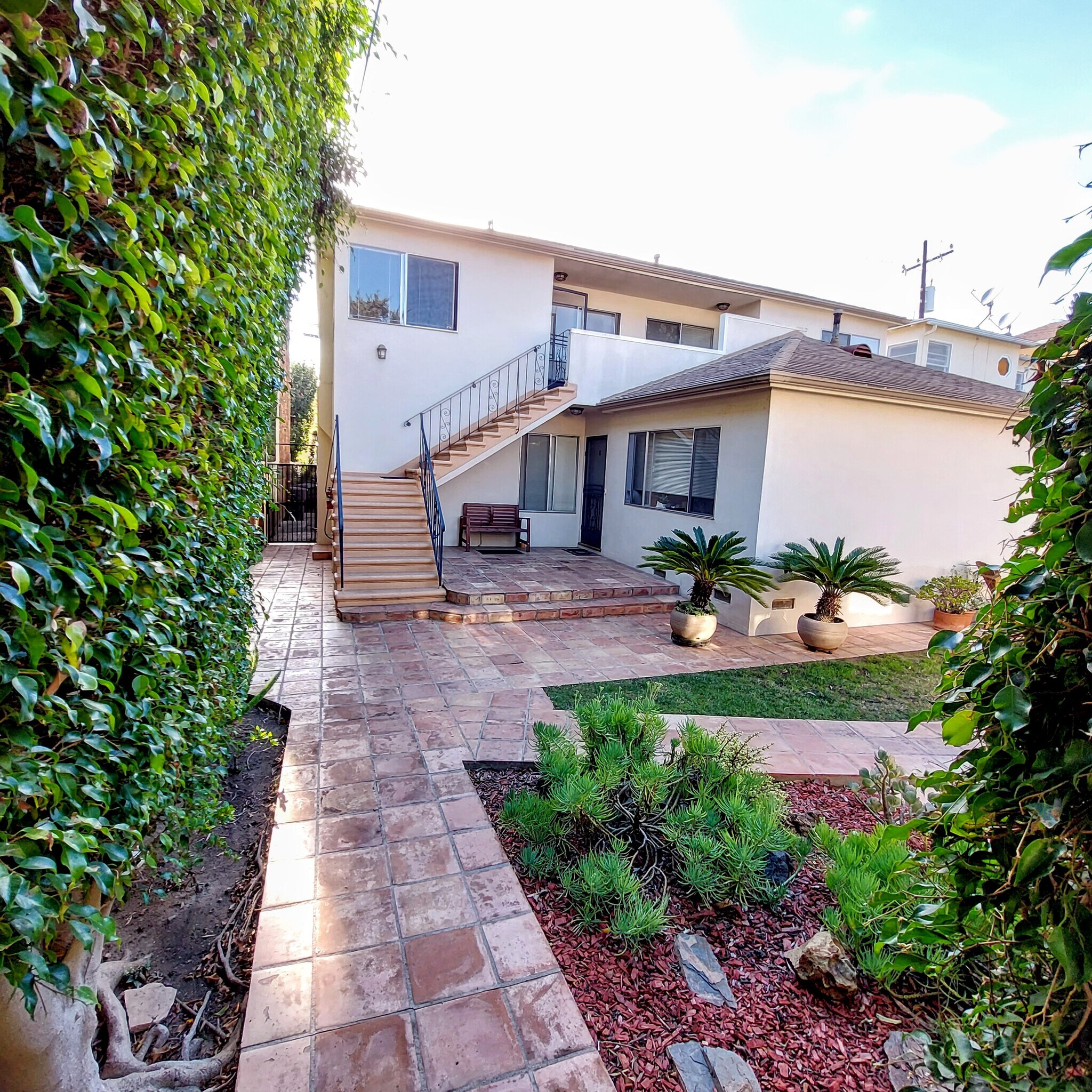 Building Photo - 1038 12th St