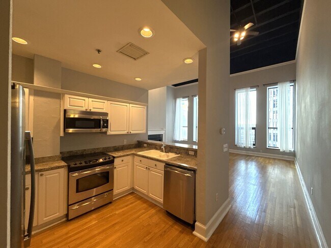 Building Photo - The Ivey's