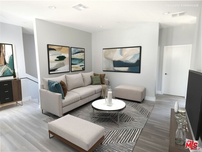 Building Photo - 1923 Holly Dr