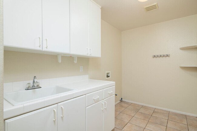 Building Photo - 3829 Via Del Rancho