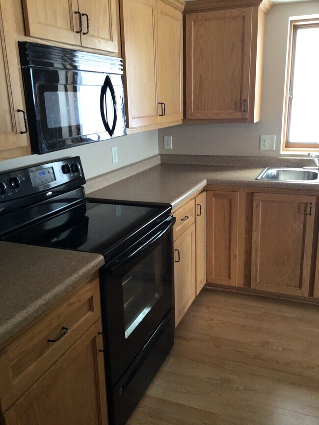 kitchen - 146 Erin Ct