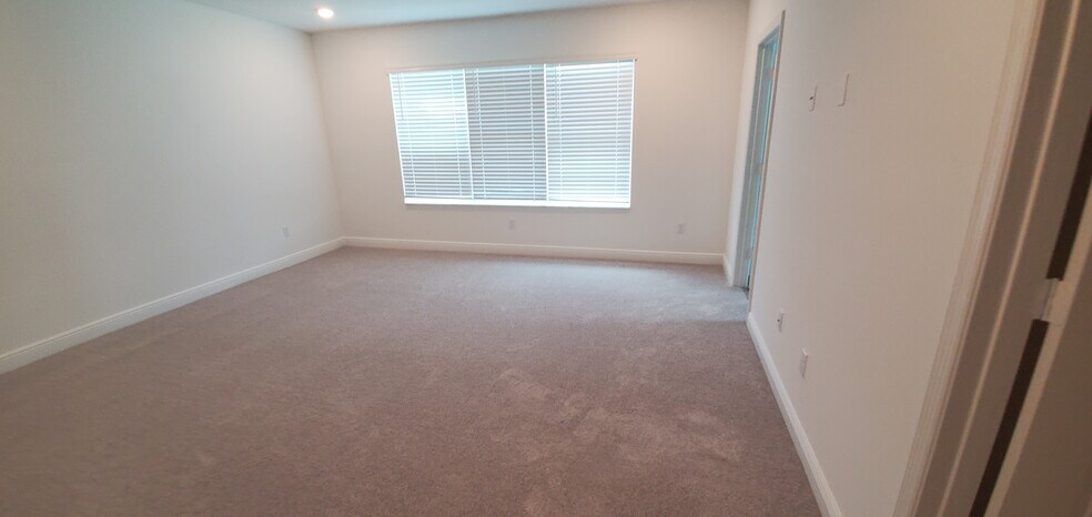 Building Photo - 4108 Veleiros Ave