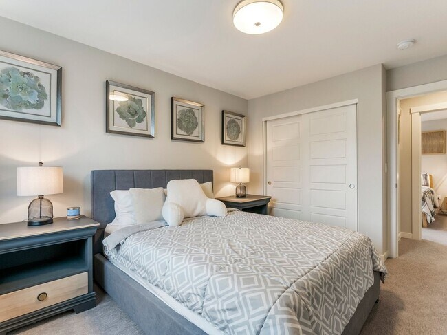 Building Photo - Stunning 4 Bed/2.5 Bath Modern Farmhouse in Scouters Mountain - HV