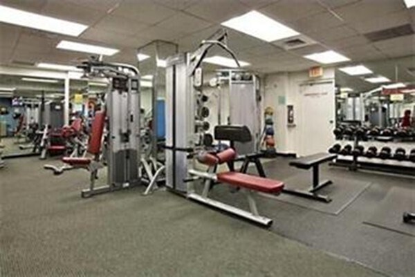 Building Photo - 33 Pond Ave