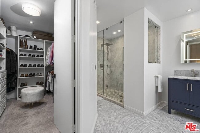 Building Photo - 2237 Century Hill