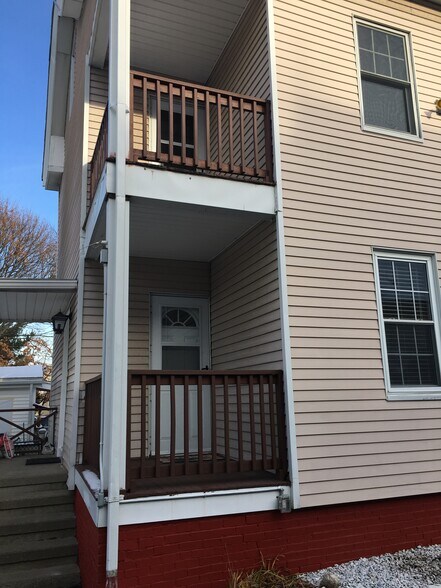 Building Photo - 37 Estes St