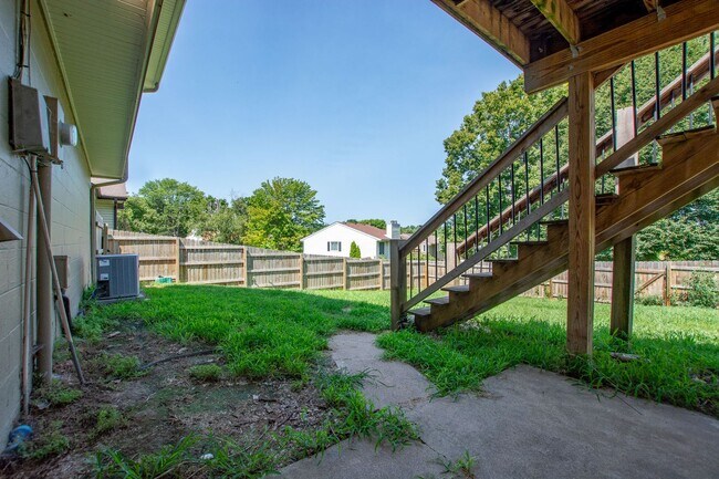 Building Photo - 3 Bedroom / 1.5 Bath with Fenced Backyard and Washer/Dryer in Walnut Grove in Millard!