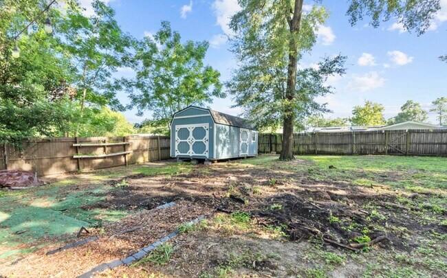 Building Photo - 10621 Oak Crest Dr