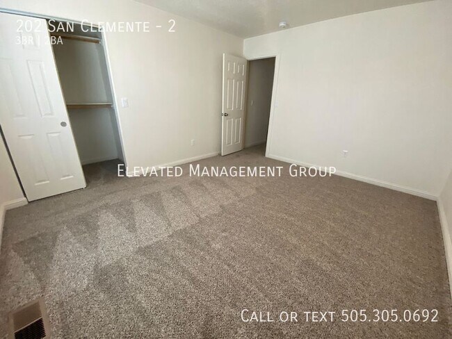 Building Photo - 202 San Clemente Ave