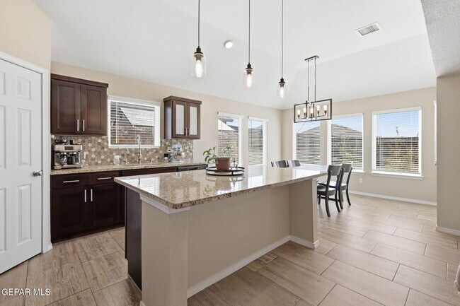 Building Photo - 13748 Villa Vista Ave