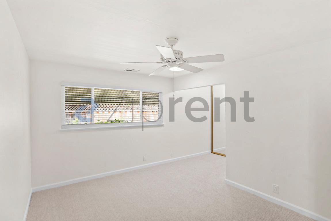 Building Photo - Unit