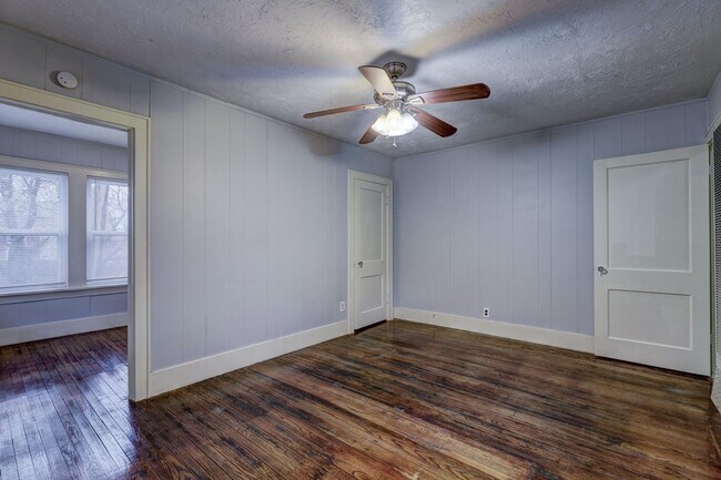 Building Photo - Lovely 1 Bed Home : 1407 1/2 Northwest 17th Street