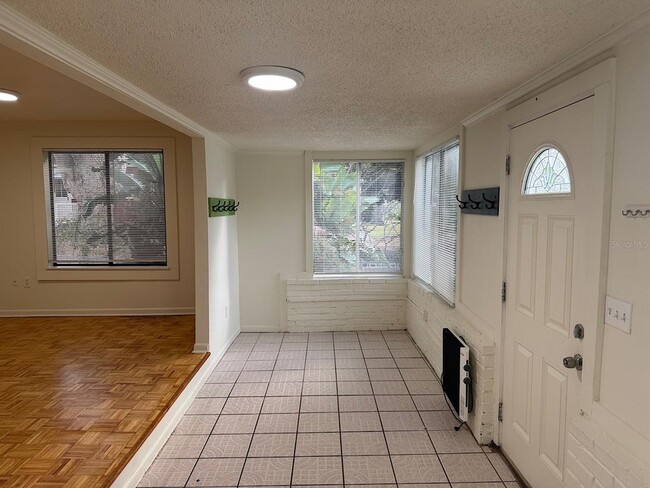 Building Photo - 424 Wildwood Way