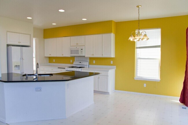 Building Photo - Fantastic Bethany Home with Attached Garag...