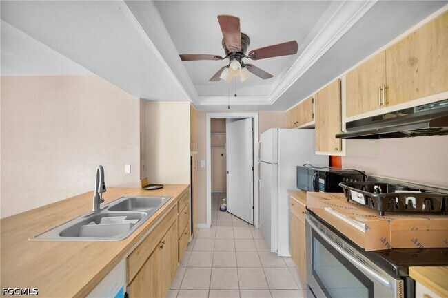 Building Photo - 517 SE 23rd Pl