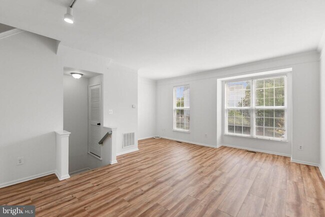 Building Photo - 2372 Woodland Pond Ln