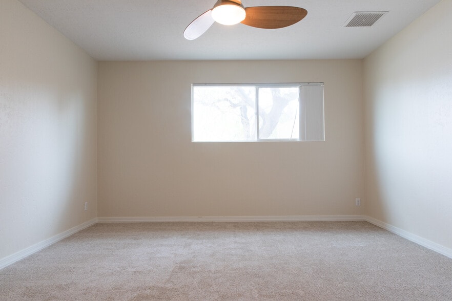 Master Bedroom - 7561 E Belleview St