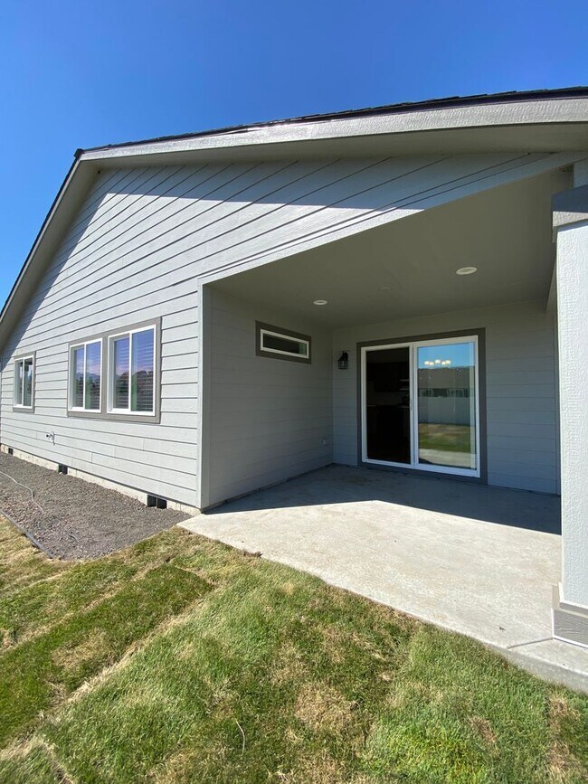 Building Photo - Stunning 3 Bed 2 Bath Rancher in Spokane V...