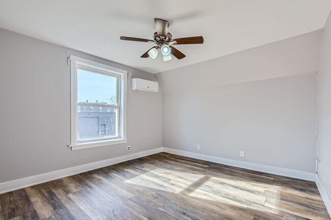 Building Photo - 3147 N Spaulding Ave