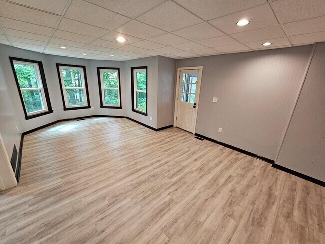 Building Photo - 430 Eastbourne Way