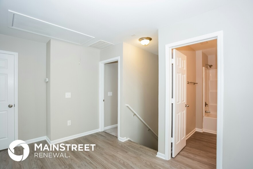 Building Photo - 4941 Hawfield St