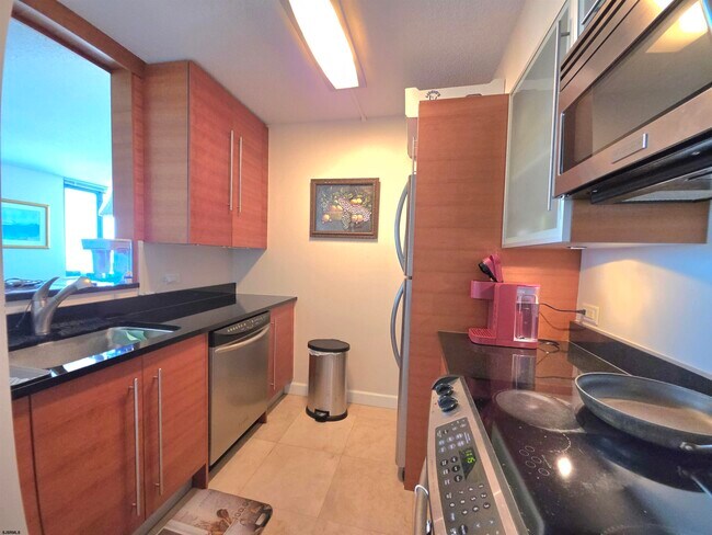 Building Photo - 526 Pacific Ave