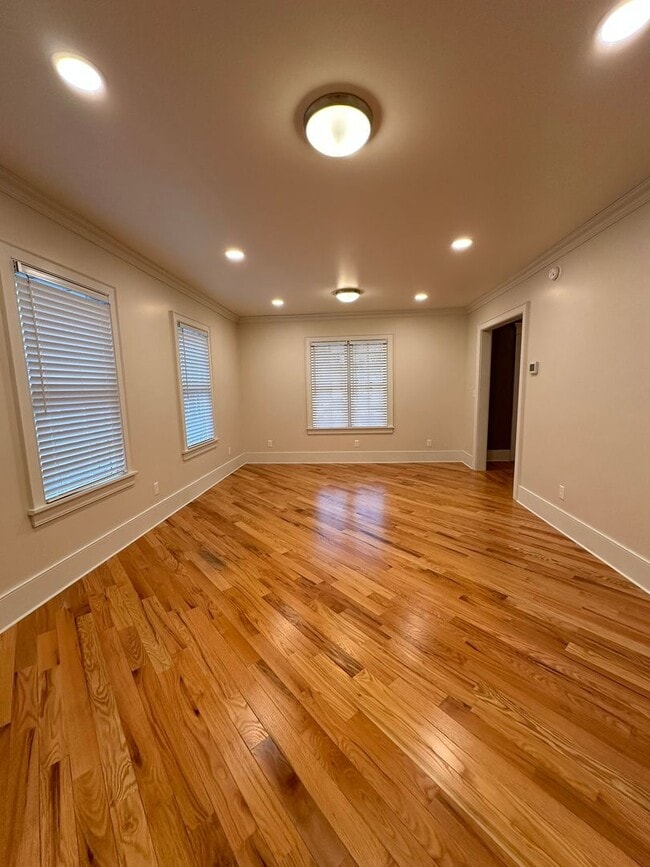 Building Photo - LARGE THREE BEDROOM HOME - AVAILABLE JUNE 1st, 2026