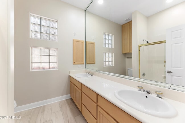 Building Photo - 11811 E Terra Dr