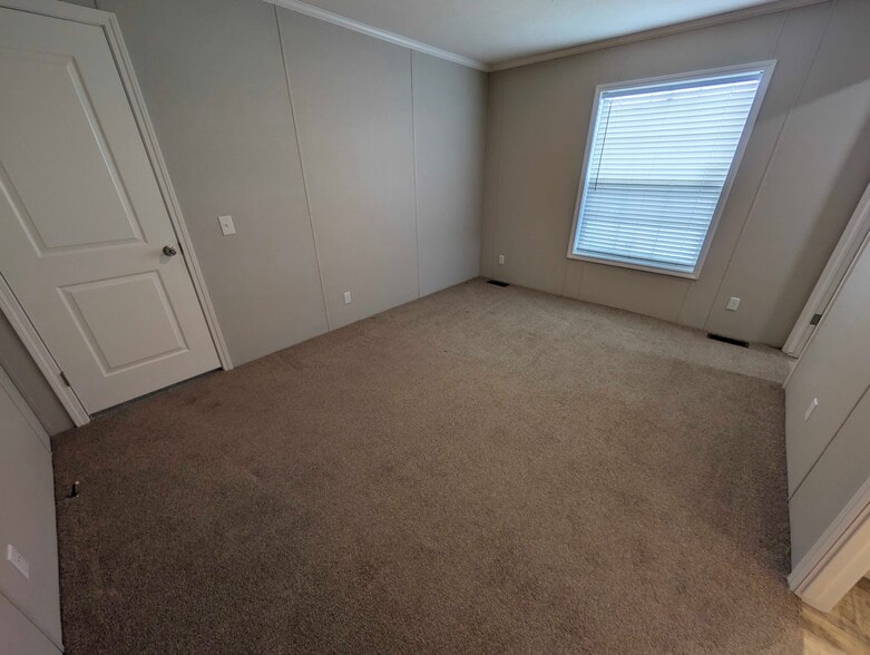 Building Photo - 15868 Marentette Dr
