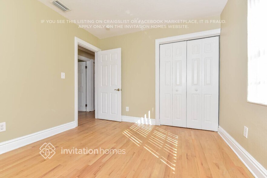 Building Photo - 3220 SW 118th Ct