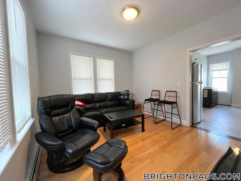 Building Photo - 29 Waverly St