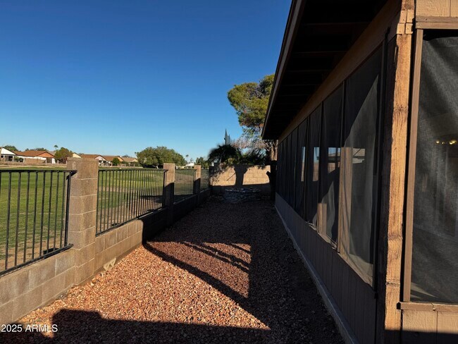 Building Photo - 10830 W Diana Ave