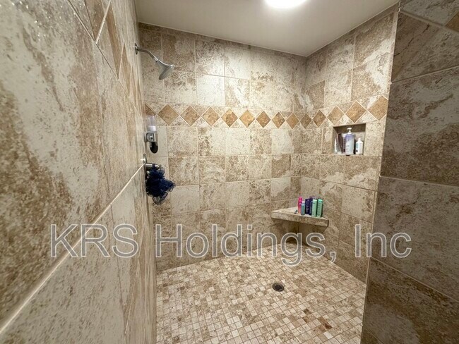 Building Photo - 1520 Woodside Ct