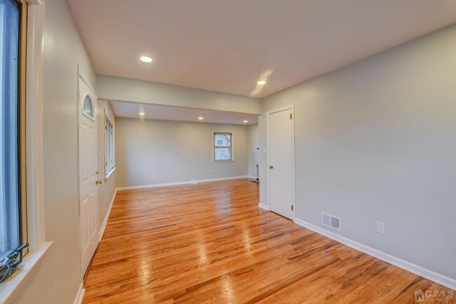 Building Photo - 157 Cooper Ave