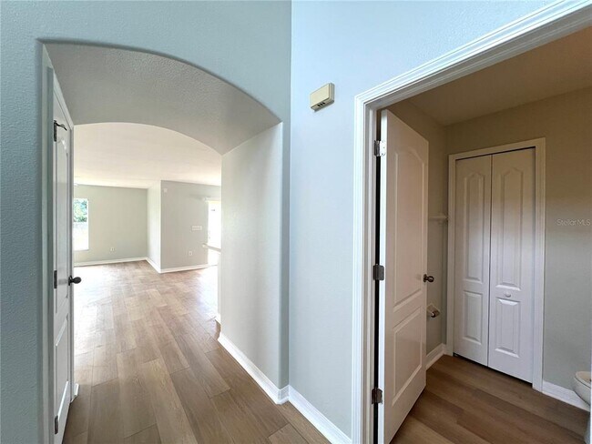 Building Photo - 10631 Shady Preserve Dr