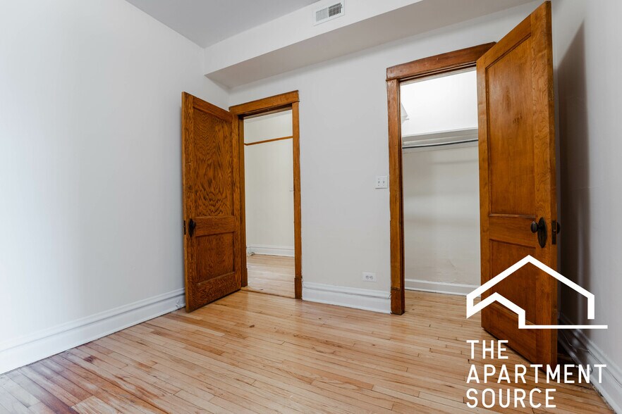 Building Photo - 3820 N Sheffield Ave