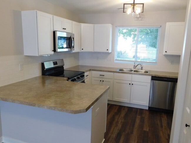 Building Photo - Cozy 2 bedroom/1 bath home in El Dorado
